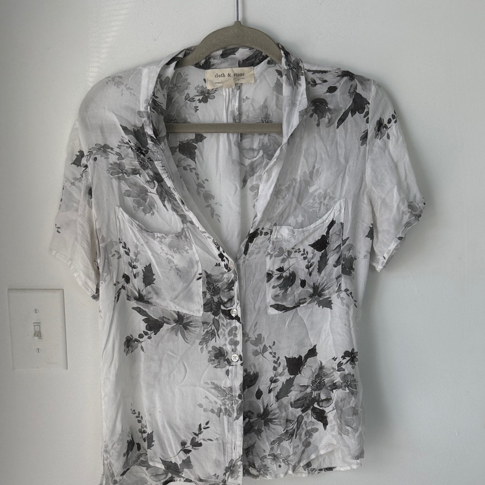 Cloth & Stone Black and White Floral Button-Down Shirt
